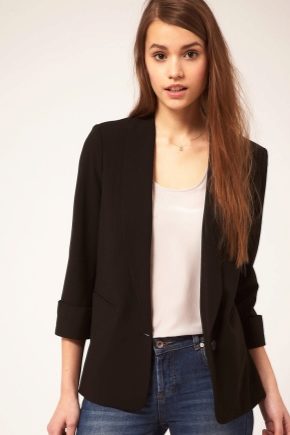What to wear with a black jacket for women?