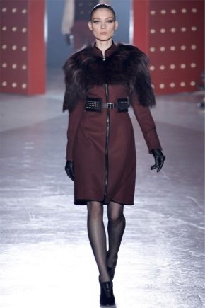 Cashmere coat with fur collar
