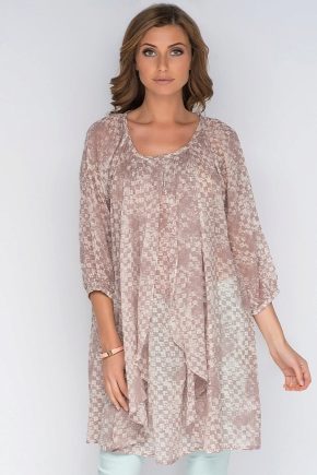 Tunic dress: popular models and what to wear?
