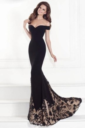 Luxurious dresses with a train