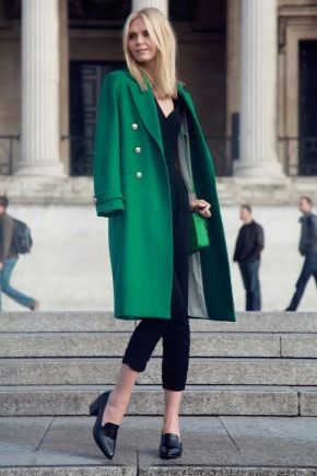 What to wear with a green coat?