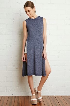 Tunic with side slits