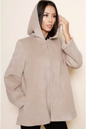 Short coat with a hood