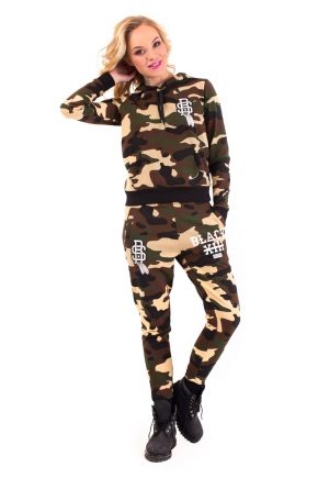 夏季和冬季的迷彩服