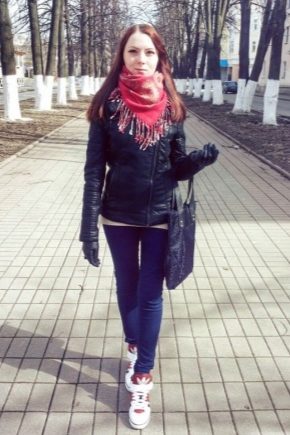阿迪达斯女士运动鞋