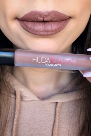 口红HudaBeauty