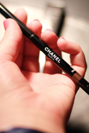 Waterproof eyebrow pencil