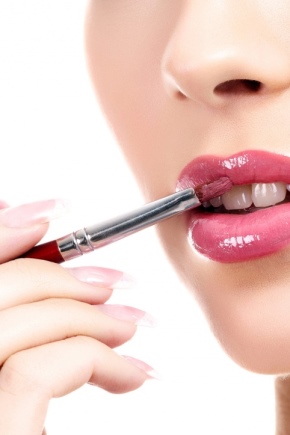 Colored lip glosses