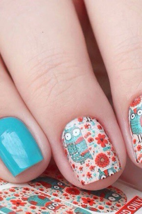 Mint manicure with gel polish