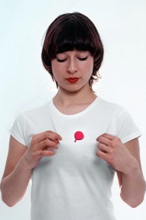 How to remove chewing gum from clothes?