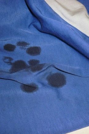 Tips for removing oil stains from clothing