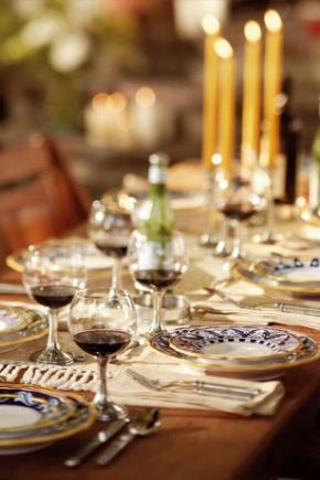 How to properly serve cutlery?