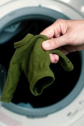 How to wash a knitted thing so that it sits down?