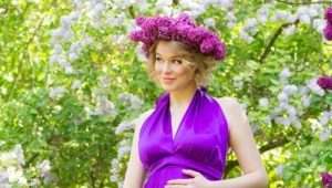 Dress for a photo shoot of pregnant women