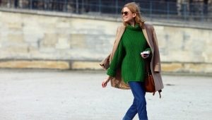 What to wear with a green sweater?