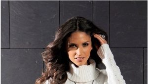What to wear with a white sweater in winter?