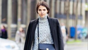 Sweater with collar