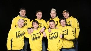NaVi sweatshirt with champion logo in Star Ladder