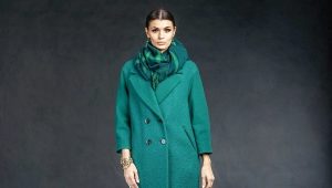 Double-breasted coat is always in fashion