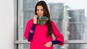 What to wear with a raspberry coat?
