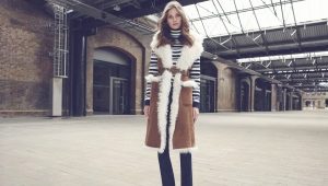 What to wear with a sleeveless coat?