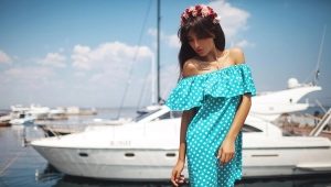 Sundress with a flounce on the shoulders