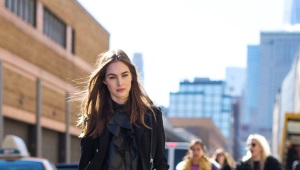 Black color in clothes: how to combine and who suits?