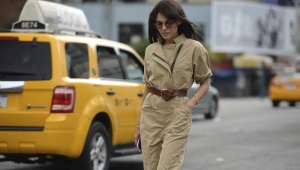 The combination of khaki in clothes
