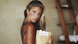 Ground coffee scrubs