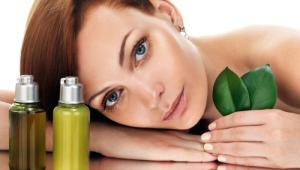 Oil for the skin around the eyes