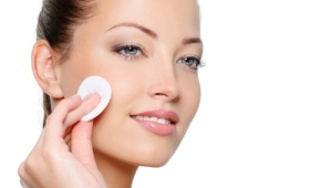 Moisturizing facial toners