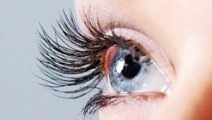 Almond oil for eyelashes
