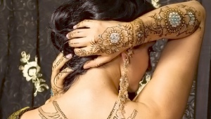 Henna drawings on the back