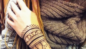 Henna wrist designs