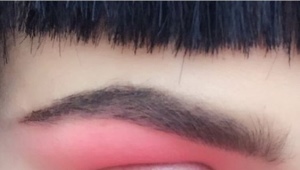 粉色睫毛膏