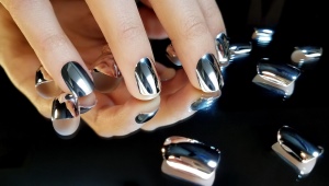 Mirror nail polish