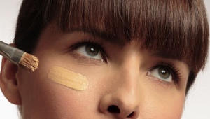 Foundations and bases for make-up 