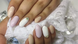 贝壳修指甲