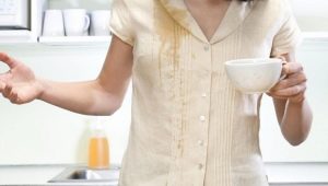 How to wash coffee from white and colored clothes?