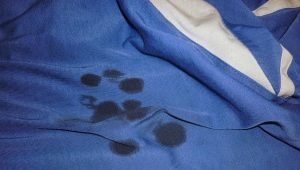 Tips for removing oil stains from clothing