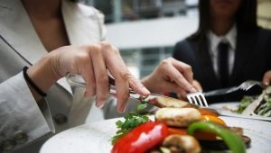 Rules of etiquette at the table: the purpose of cutlery