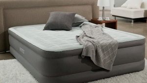 Inflatable mattresses for sleeping: types and subtleties of choice