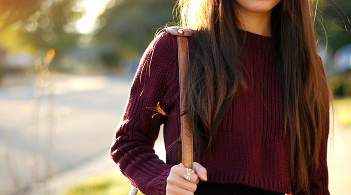 What to wear with a burgundy sweater?