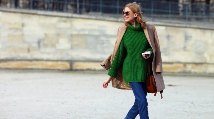 What to wear with a green sweater?