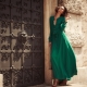 What to wear with an emerald dress?