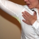 Removing yellow stains on the armpits from clothes