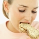 How to take bread: with a fork or a hand?