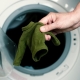 How to wash a knitted thing so that it sits down?